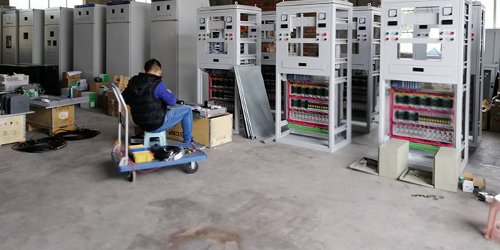 華普拓電氣疫情下復(fù)工7天交付24臺電氣柜