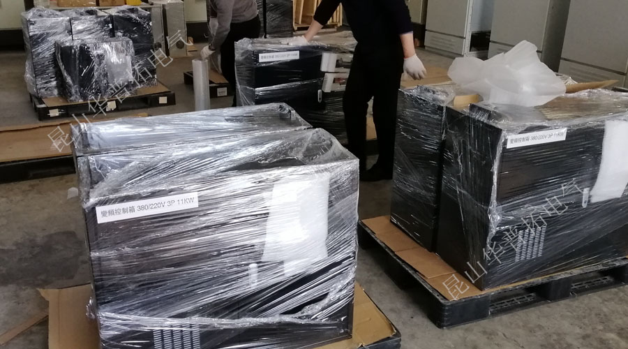 變頻控制箱打包出貨
