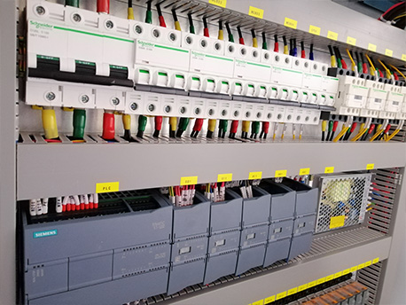 蘇州plc變頻控制柜內(nèi)元器件細節(jié)圖