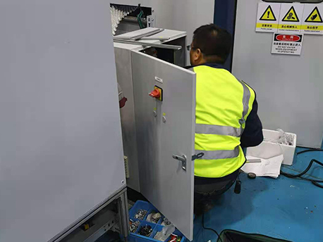 華普拓工程師在用戶現(xiàn)場(chǎng)調(diào)試服務(wù)