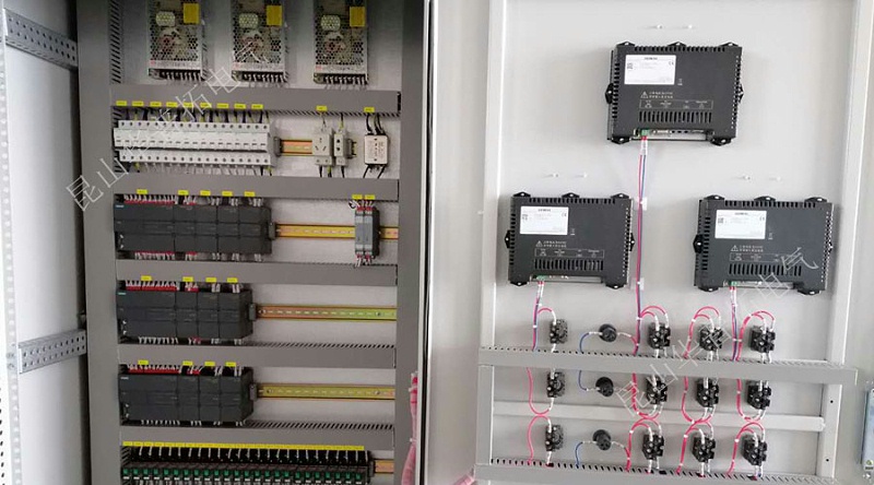 三臺(tái)觸摸屏plc程序控制柜
