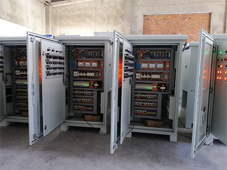 無錫智能設(shè)備plc自控系統(tǒng)柜通電測試中
