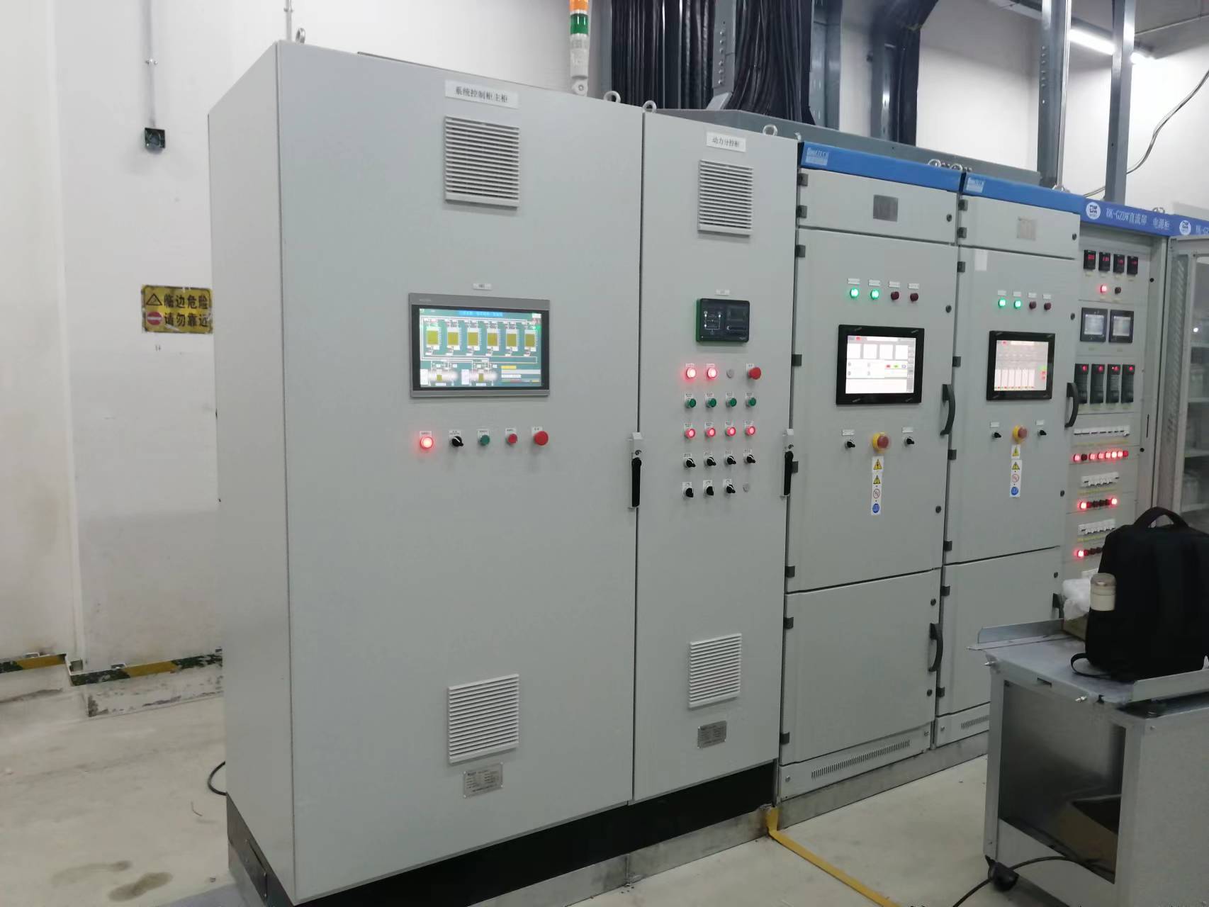 貴安高端園華為云數(shù)據(jù)中心--柴油供油系統(tǒng)電控柜調(diào)試現(xiàn)場