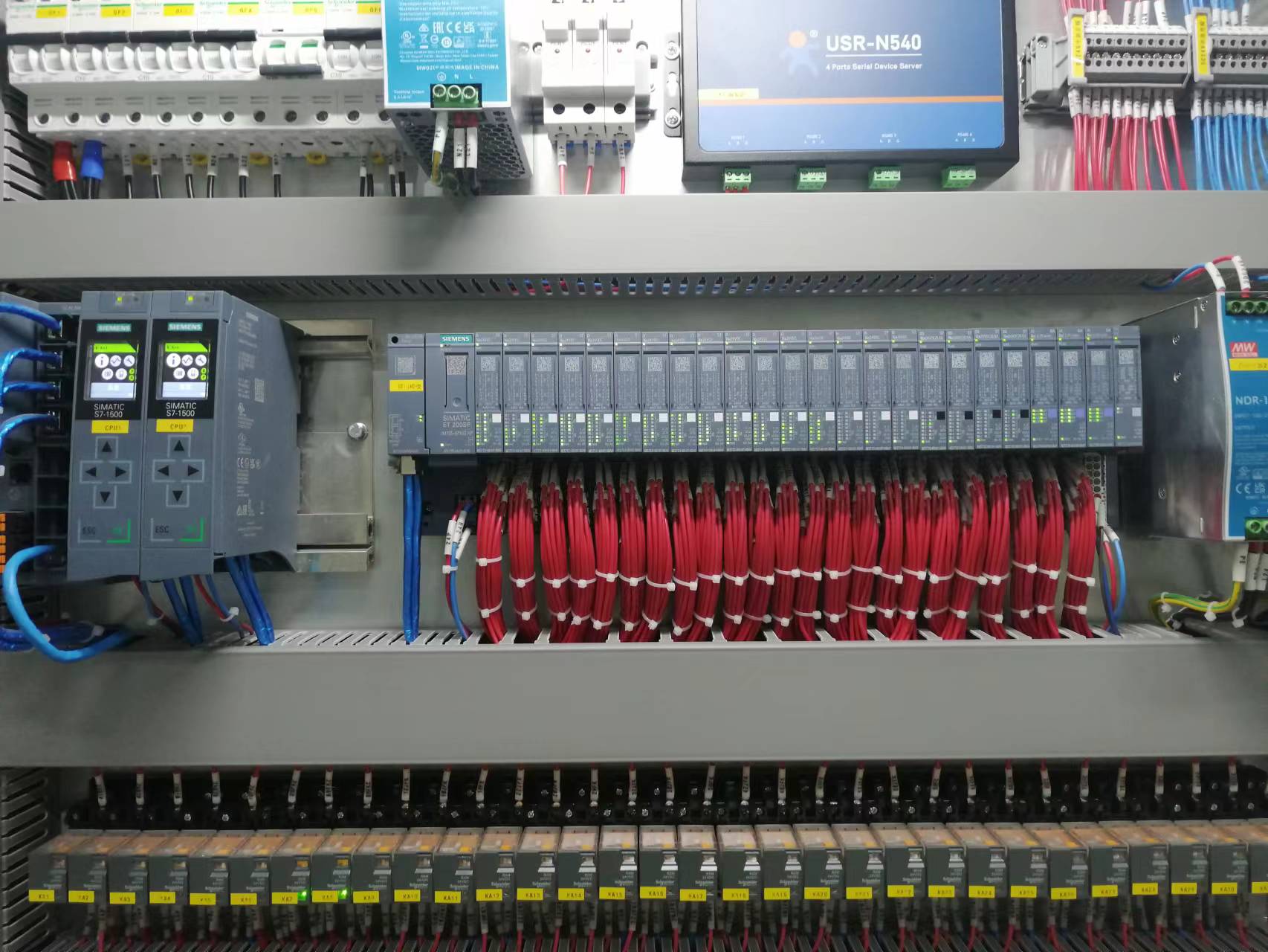 柴油供油系統(tǒng)電控柜柜內(nèi)安裝圖片