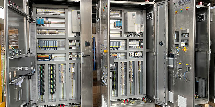 華普拓電控柜為國藥疫苗生產(chǎn)設(shè)備提供動力支持