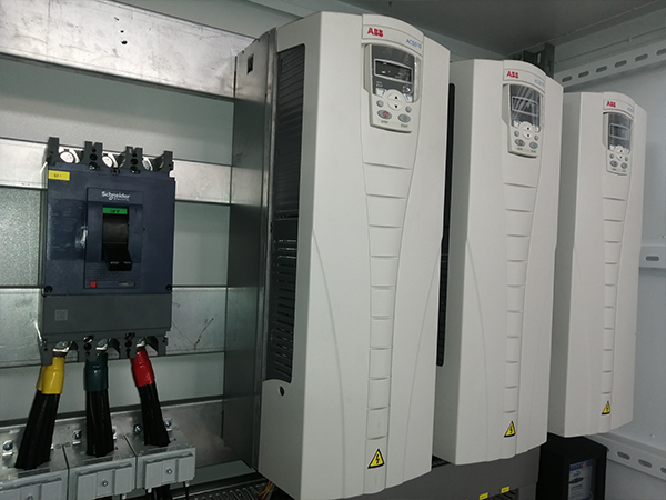 蘇州中來網(wǎng)絡(luò)擴(kuò)線工程37KW變頻器起動(dòng)柜