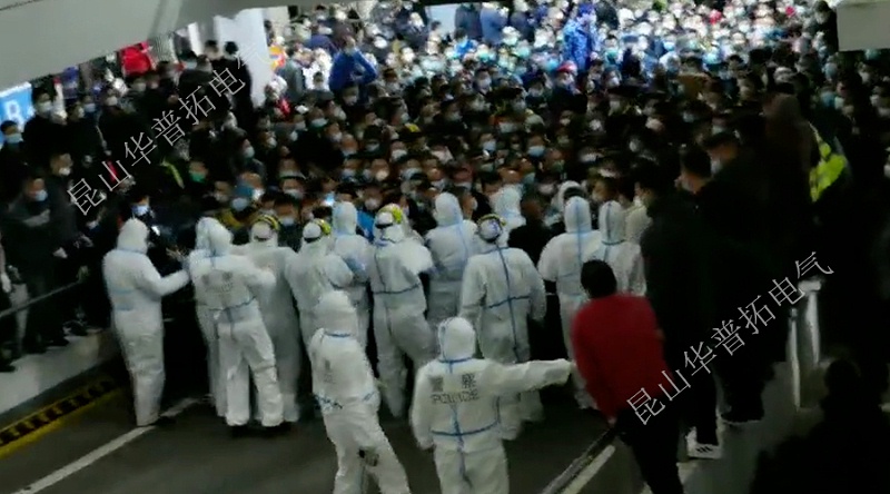 疫情反撲下的浦東機(jī)場(chǎng)