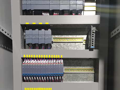 青島院士港加氫站設備plc柜內(nèi)分布