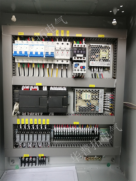 PLC控制箱內(nèi)部