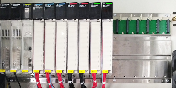 華普拓解說(shuō)PLC變頻器控制柜的功能！