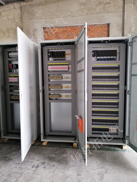 蘇州plc變頻控制柜內(nèi)元器件細(xì)節(jié)圖