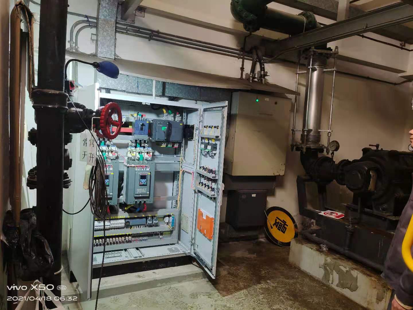 上海某商廈供水系統(tǒng)改造160KWABB軟起動柜