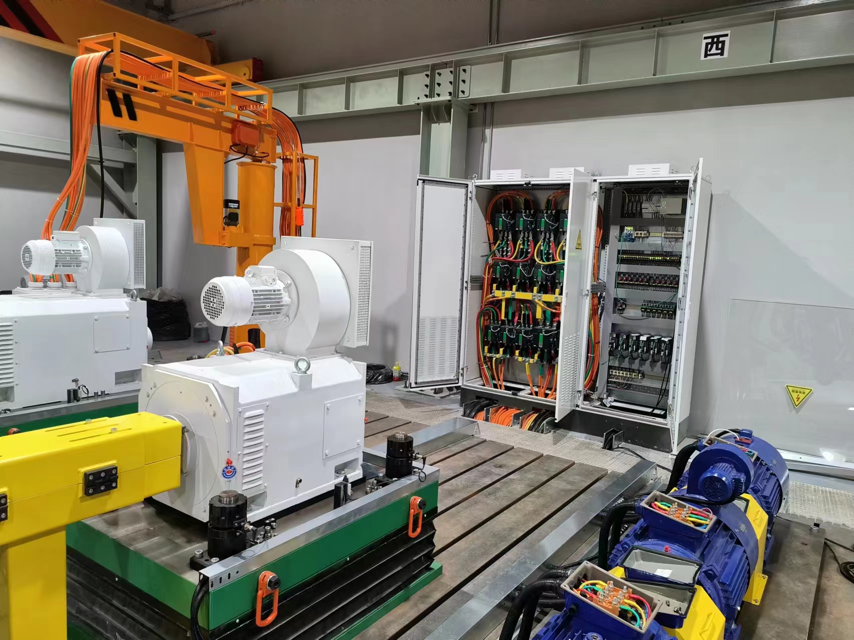 華普拓電柜調(diào)試現(xiàn)場